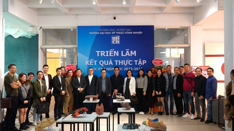 The President of the Vietnam Interior Design Association attended the Interior and Exterior Design Faculty Exhibition at the University of Industrial Fine Arts